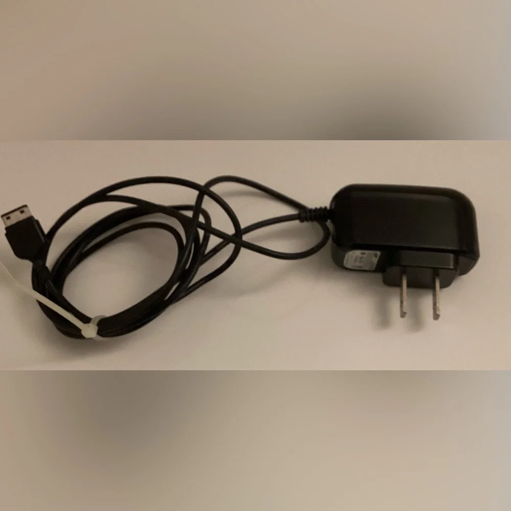 Genuine Samsung ATADS30JBE Travel Adapter Wall Charger 4.75V 0.55A Power Supply